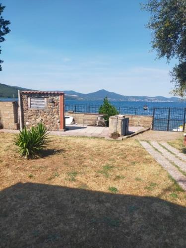 Independent Villa With Private Beach On The Lake Bracciano  Eksteriør billede
