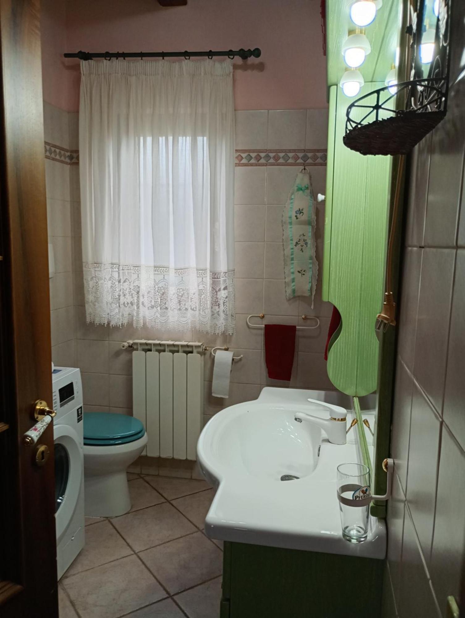 Independent Villa With Private Beach On The Lake Bracciano  Eksteriør billede